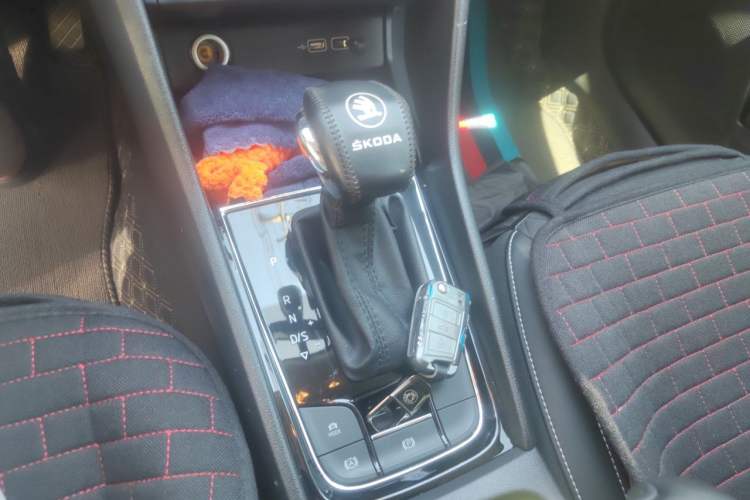 Used Skoda Karoq 2021 TSI280 Technology Edition Gear Lever