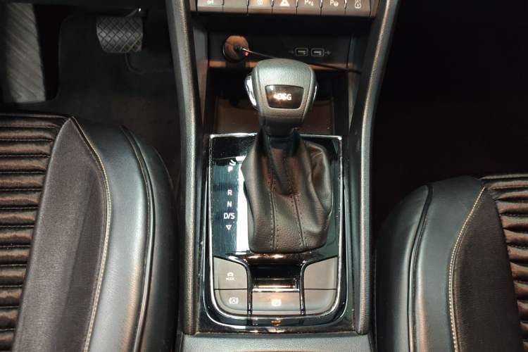 Used Skoda Karoq 2021 TSI280 Luxury Edition Gear Lever