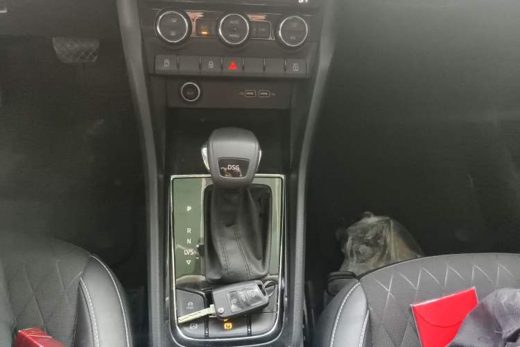 Used Skoda Karoq 2021 TSI280 Technology Edition Gear Lever