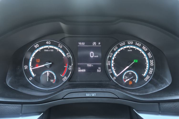 Used Skoda Karoq 2021 TSI280 Technology Edition Interior 12