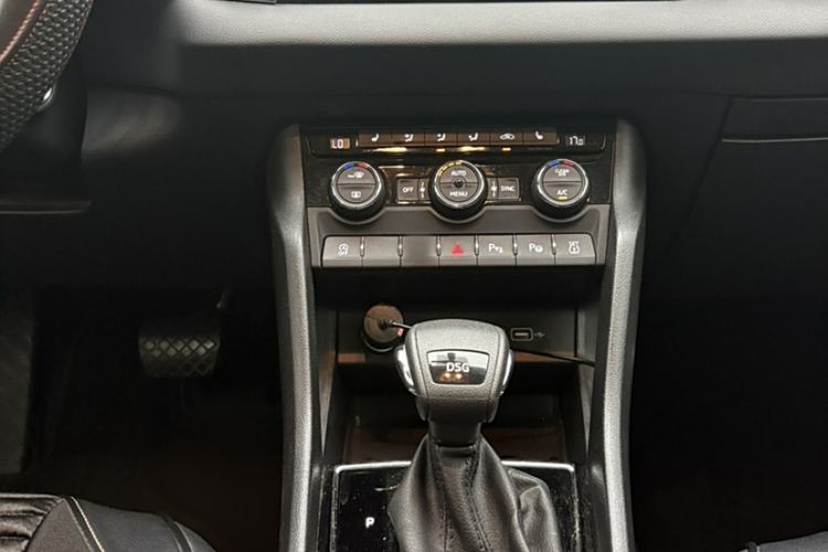 Used Skoda Karoq 2021 TSI280 Luxury Edition Interior 2