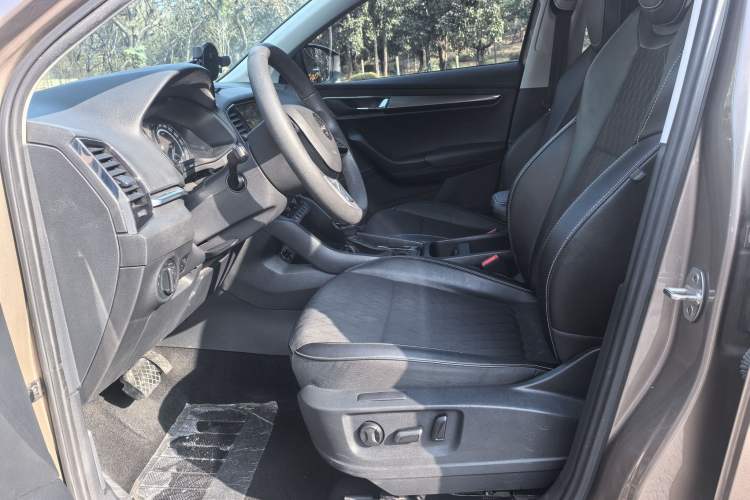 Used Skoda Karoq 2021 TSI280 Technology Edition Interior 2