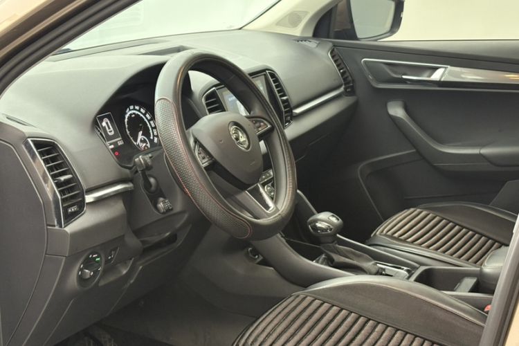 Used Skoda Karoq 2021 TSI280 Luxury Edition Interior 3