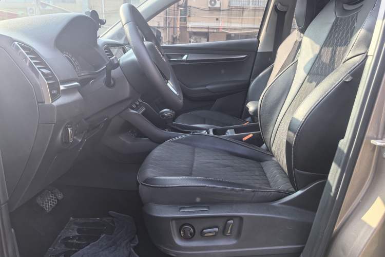 Used Skoda Karoq 2021 TSI280 Technology Edition Interior 7