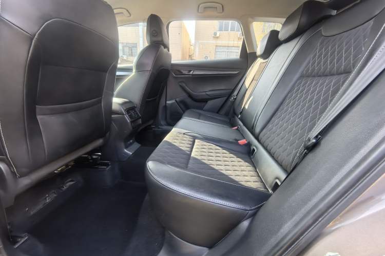 Used Skoda Karoq 2021 TSI280 Technology Edition Interior 9