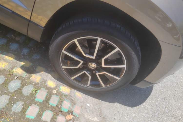 Used Skoda Karoq 2021 TSI280 Technology Edition Right Front Wheel Hub