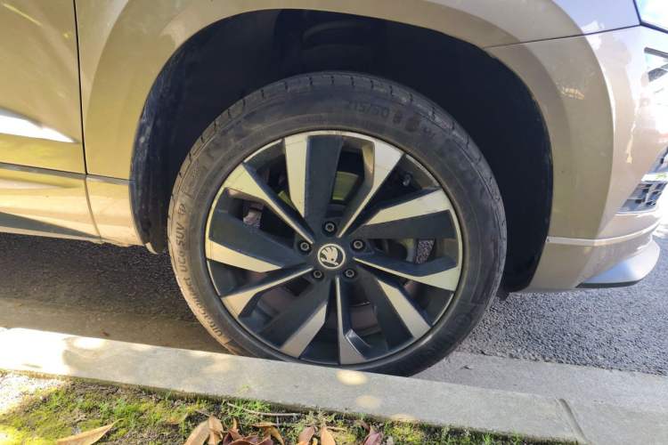 Used Skoda Karoq 2021 TSI280 Luxury Edition Right Front Wheel Hub