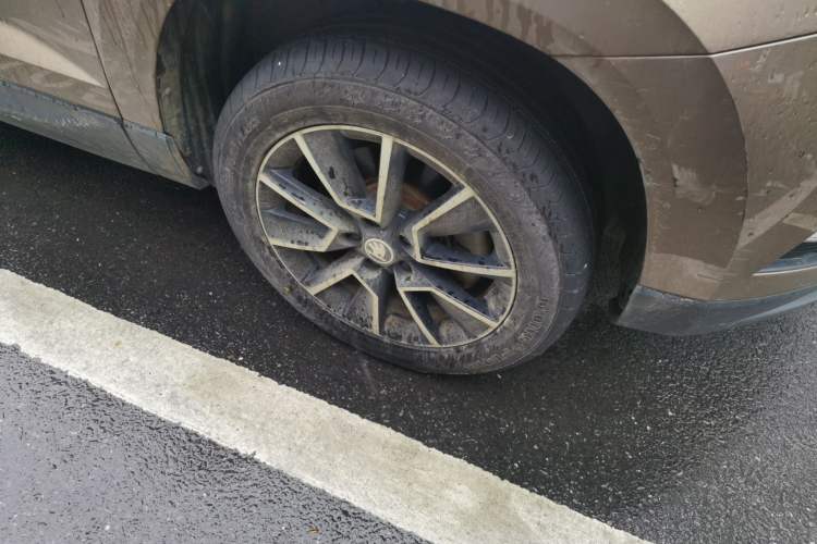 Used Skoda Karoq 2021 TSI280 Technology Edition Right Front Wheel Hub