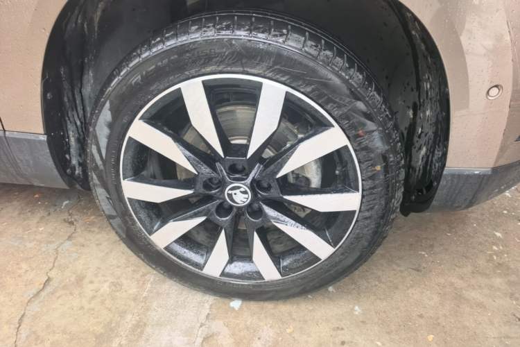 Used Skoda Karoq 2021 TSI280 Luxury Edition Right Front Wheel Hub