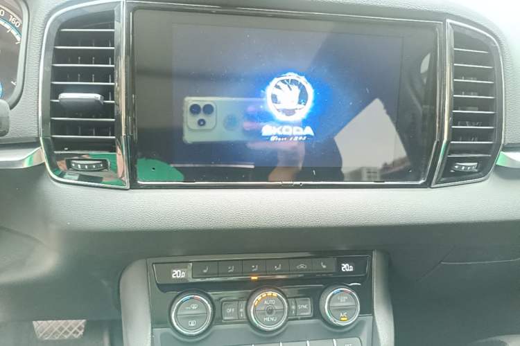 Used Skoda Karoq 2021 TSI280 Luxury Edition Audio And AC Panel