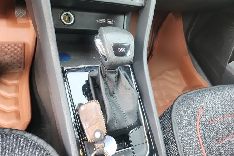 Used Skoda Karoq 2021 TSI280 Technology Edition Gear Lever