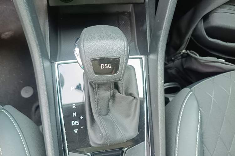 Used Skoda Karoq 2021 TSI280 Luxury Edition Gear Lever