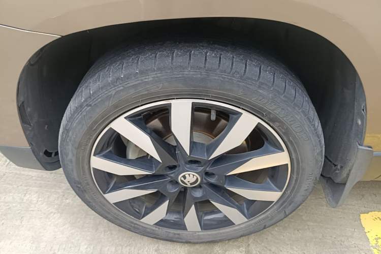 Used Skoda Karoq 2021 TSI280 Luxury Edition Left Front Wheel Hub