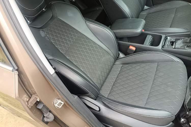 Used Skoda Karoq 2021 TSI280 Luxury Edition Right Front Seat