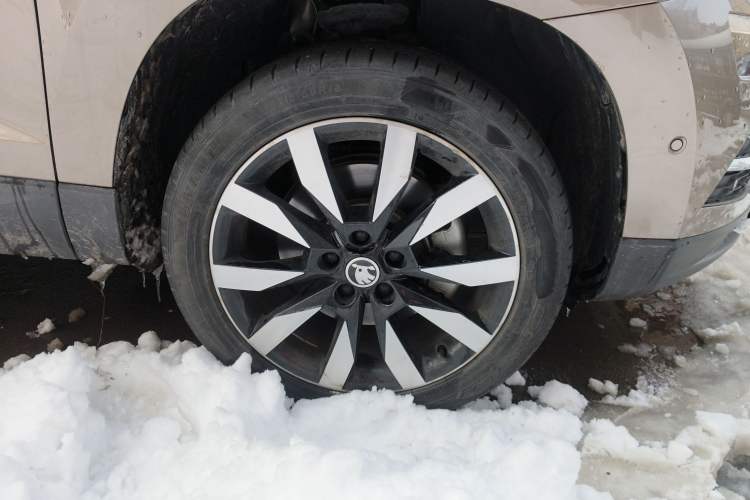 Used Skoda Karoq 2021 TSI280 Luxury Edition Right Front Wheel Hub
