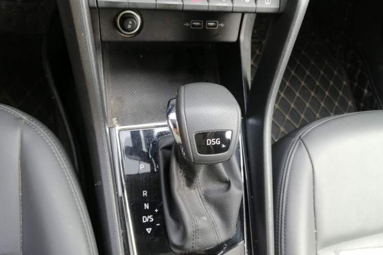 Used Skoda Karoq 2021 TSI280 Luxury Edition Gear Lever