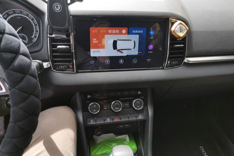 Used Skoda Karoq 2021 TSI280 Technology Edition Audio And AC Panel