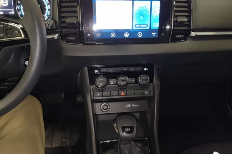 Used Skoda Karoq 2021 TSI280 Technology Edition Audio And AC Panel