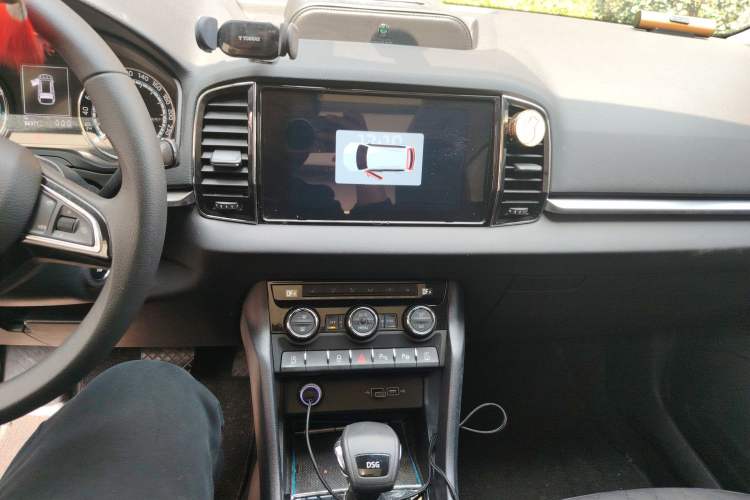 Used Skoda Karoq 2021 TSI280 Luxury Edition Audio And AC Panel