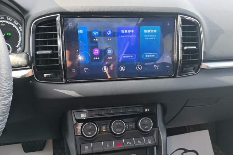 Used Skoda Karoq 2021 TSI280 Luxury Edition Audio And AC Panel