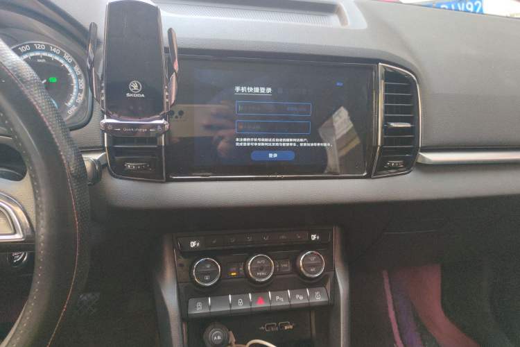 Used Skoda Karoq 2021 TSI280 Luxury Edition Audio And AC Panel