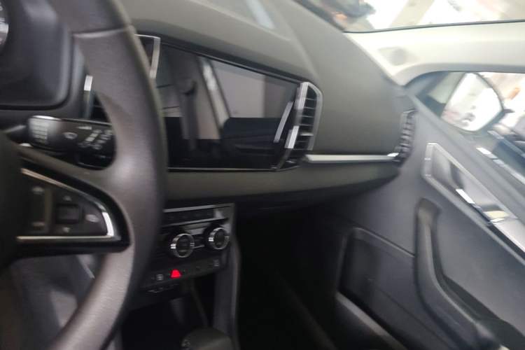 Used Skoda Karoq 2021 TSI280 Technology Edition Audio And AC Panel