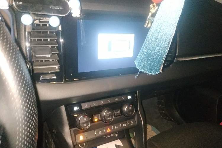 Used Skoda Karoq 2021 TSI280 Luxury Edition Audio And AC Panel
