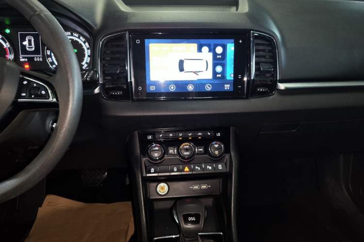 Used Skoda Karoq 2021 TSI280 Luxury Edition Audio And AC Panel