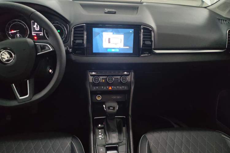 Used Skoda Karoq 2021 TSI280 Luxury Edition Audio And AC Panel