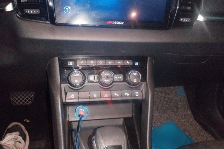 Used Skoda Karoq 2021 TSI280 Luxury Edition Audio And AC Panel