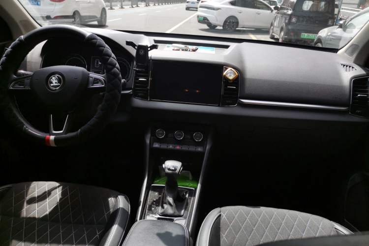 Used Skoda Karoq 2021 TSI280 Technology Edition Center Console