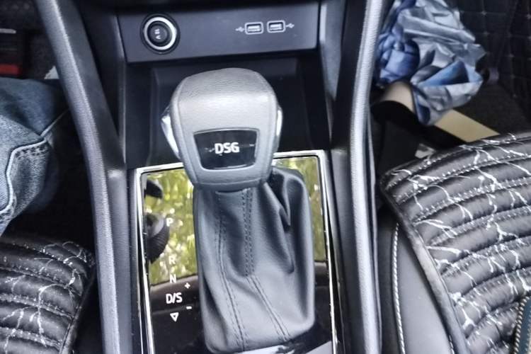 Used Skoda Karoq 2021 TSI280 Luxury Edition Gear Lever