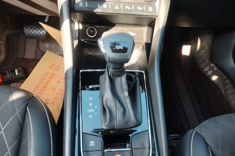 Used Skoda Karoq 2021 TSI280 Luxury Edition Gear Lever