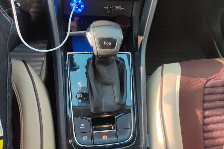 Used Skoda Karoq 2021 TSI280 Luxury Edition Gear Lever