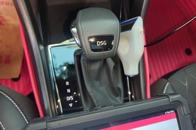 Used Skoda Karoq 2021 TSI280 Luxury Edition Gear Lever