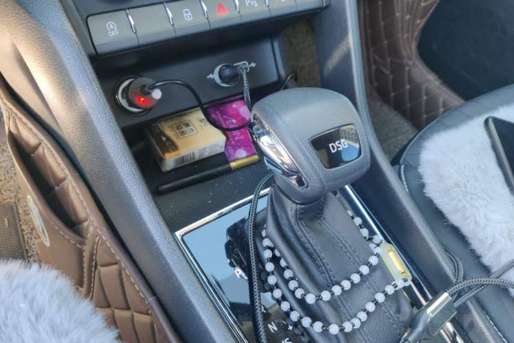 Used Skoda Karoq 2021 TSI280 Luxury Edition Gear Lever