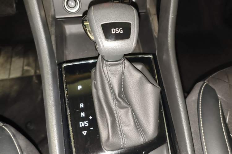 Used Skoda Karoq 2021 TSI280 Technology Edition Gear Lever