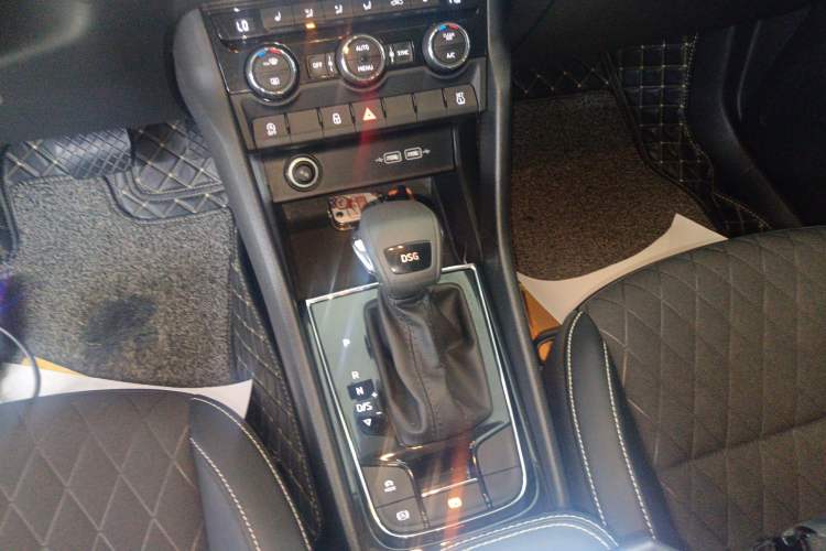 Used Skoda Karoq 2021 TSI280 Technology Edition Gear Lever