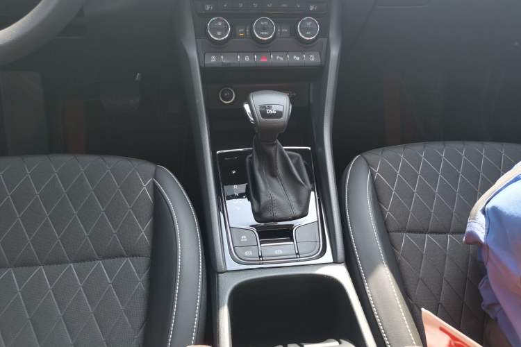 Used Skoda Karoq 2021 TSI280 Luxury Edition Gear Lever