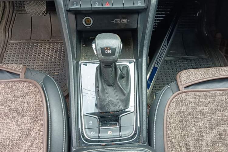 Used Skoda Karoq 2021 TSI280 Technology Edition Gear Lever