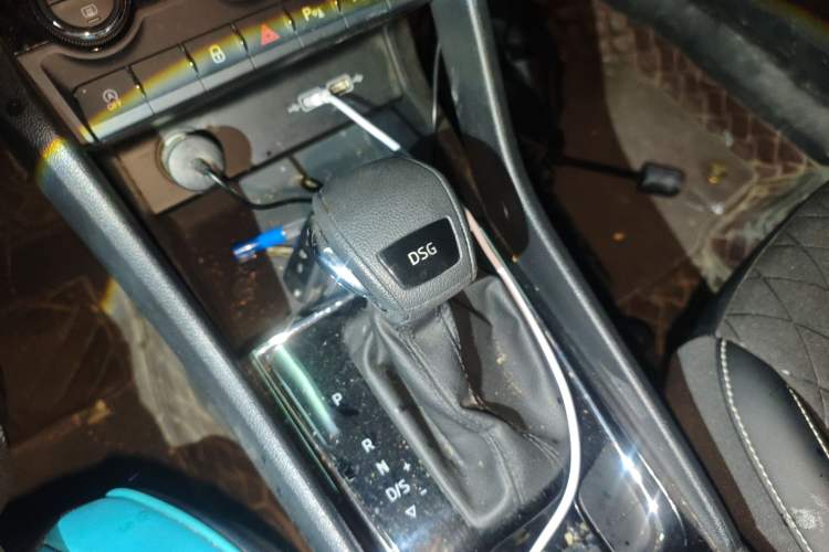 Used Skoda Karoq 2021 TSI280 Luxury Edition Gear Lever