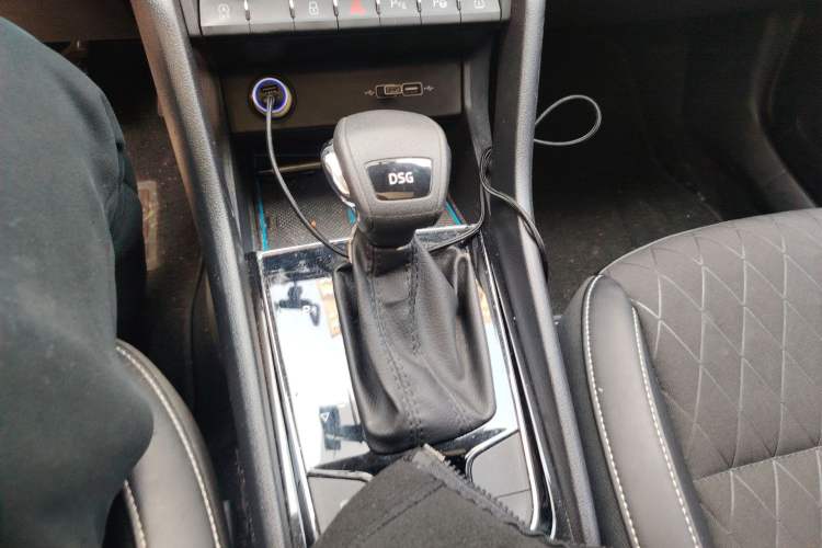 Used Skoda Karoq 2021 TSI280 Luxury Edition Gear Lever