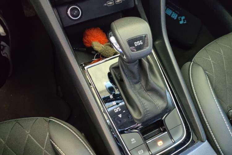 Used Skoda Karoq 2021 TSI280 Technology Edition Gear Lever