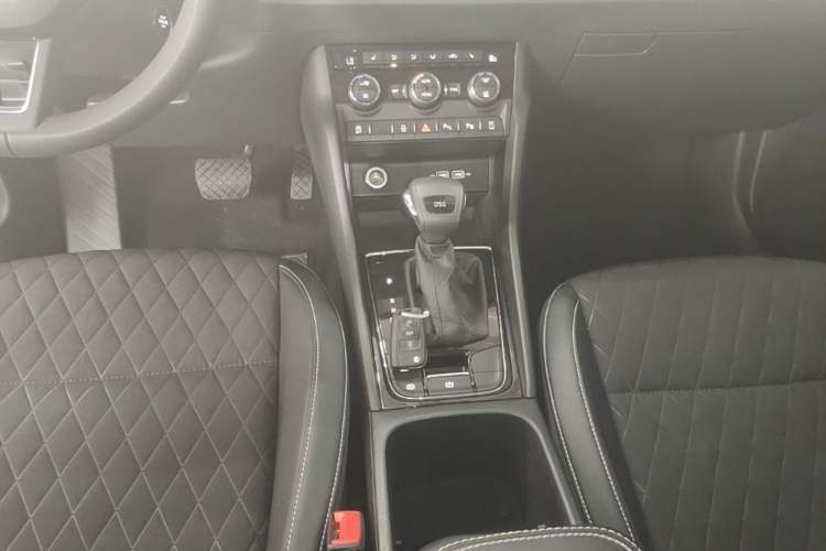 Used Skoda Karoq 2021 TSI280 Luxury Edition Gear Lever
