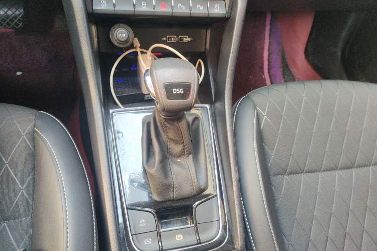 Used Skoda Karoq 2021 TSI280 Luxury Edition Gear Lever