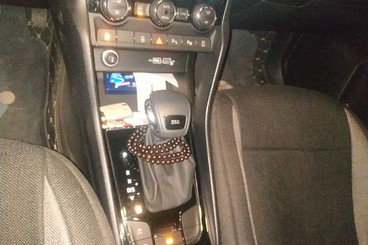 Used Skoda Karoq 2021 TSI280 Luxury Edition Gear Lever