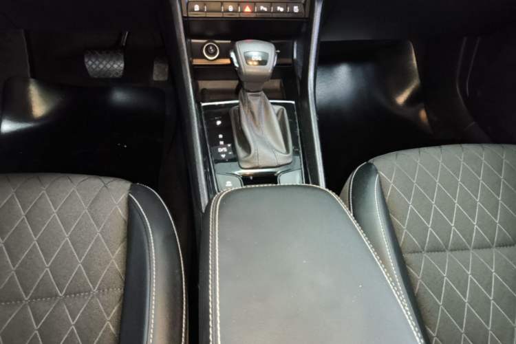 Used Skoda Karoq 2021 TSI280 Luxury Edition Gear Lever