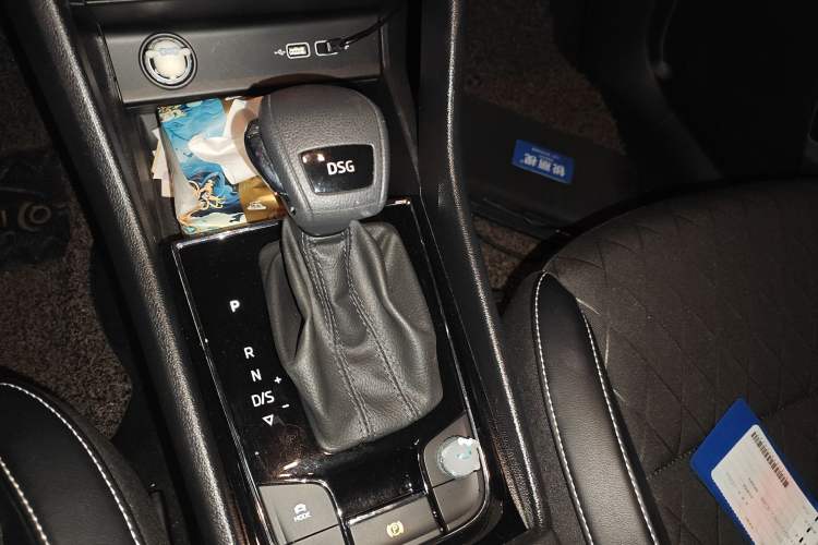 Used Skoda Karoq 2021 TSI280 Luxury Edition Gear Lever