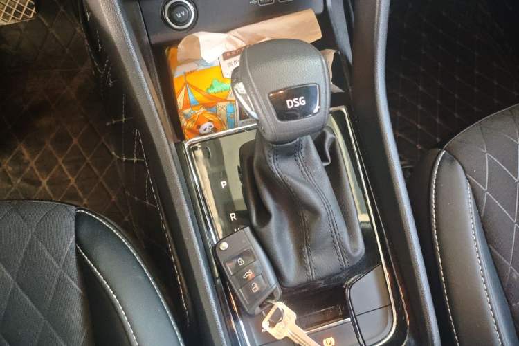 Used Skoda Karoq 2021 TSI280 Luxury Edition Gear Lever