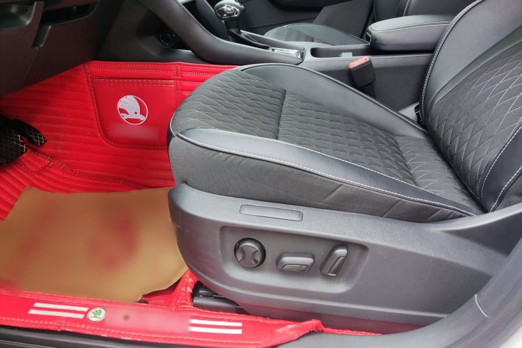Used Skoda Karoq 2021 TSI280 Luxury Edition Interior 1
